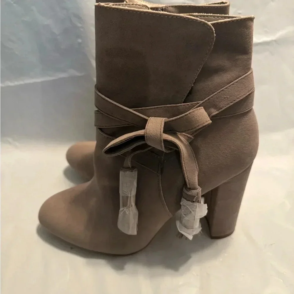 Just Fab Landry Bootie Never worn size 9